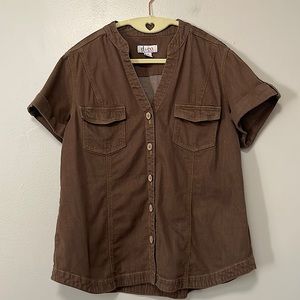 D & Co brown Jean button down shirt. Sz medium